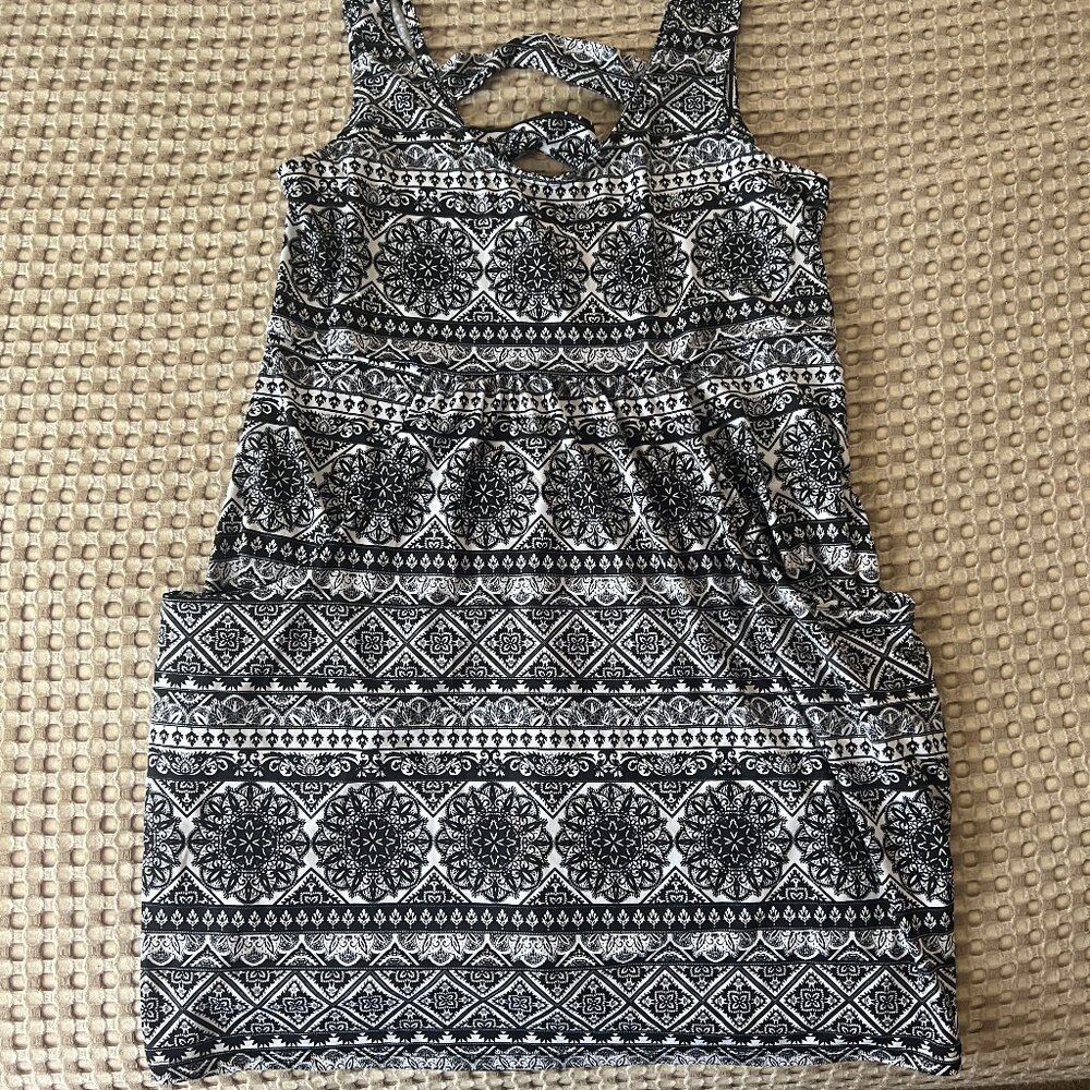 Black & White Pacific Beach Size XL Cover Up